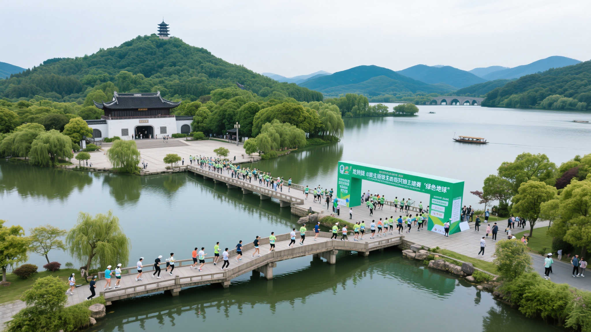 作为杭州南部著名旅游区，湘湖被誉为城市里